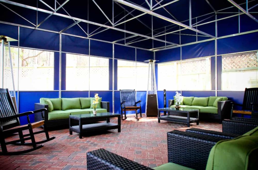 Sunrise Detox Atlanta outdoor living area