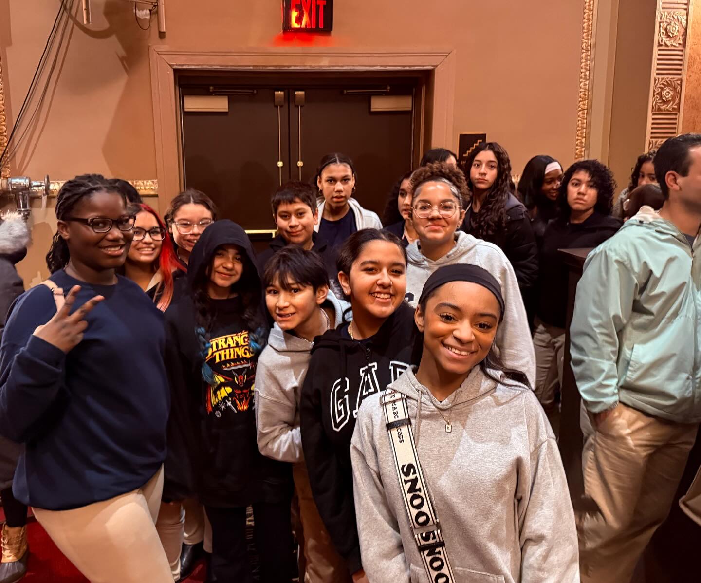 May be an image of ‎standing and ‎text that says '‎EXIT KHATAT THING TRANG THING GA BAN ۲م COSS S 경 SNOO NO TO‎'‎‎