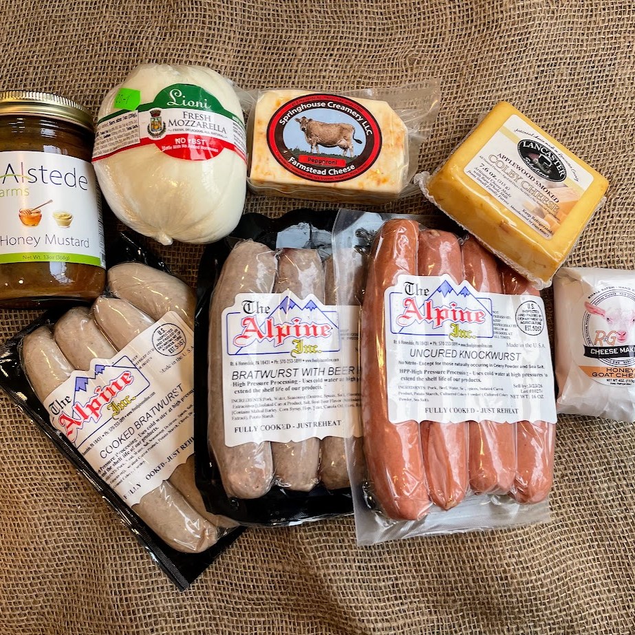 Whether you’re staying in or hosting a crowd, we’ve got all the farm-fresh favorites for the perfect snacking charcuterie board. Unique, local, and always delicious.
#farmfresh #alstedefreshatlindekenfarms #charcuterieboard #eatlocal