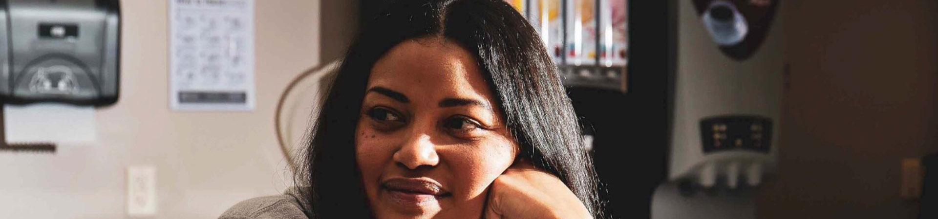 woman talking to counselor about benzo detox at Sunrise Detox Cherry Hill